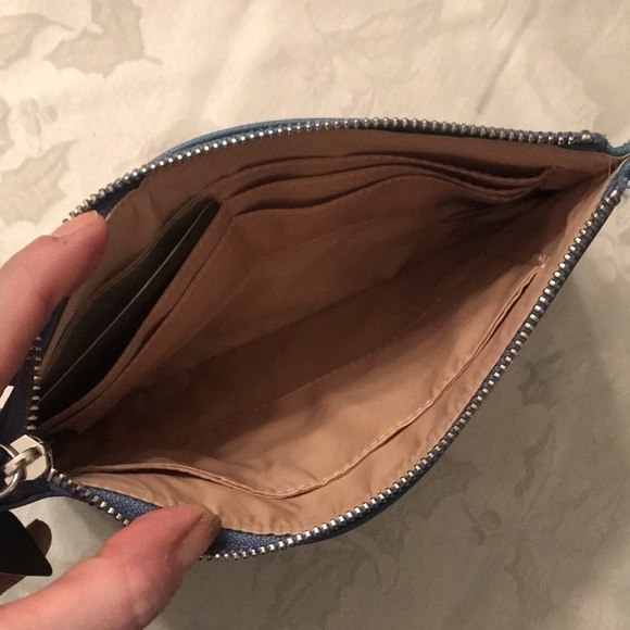 Brand New Guess Los Angeles Rodney SLG Zippered Denim Blue Wristlet - Picture 8 of 13